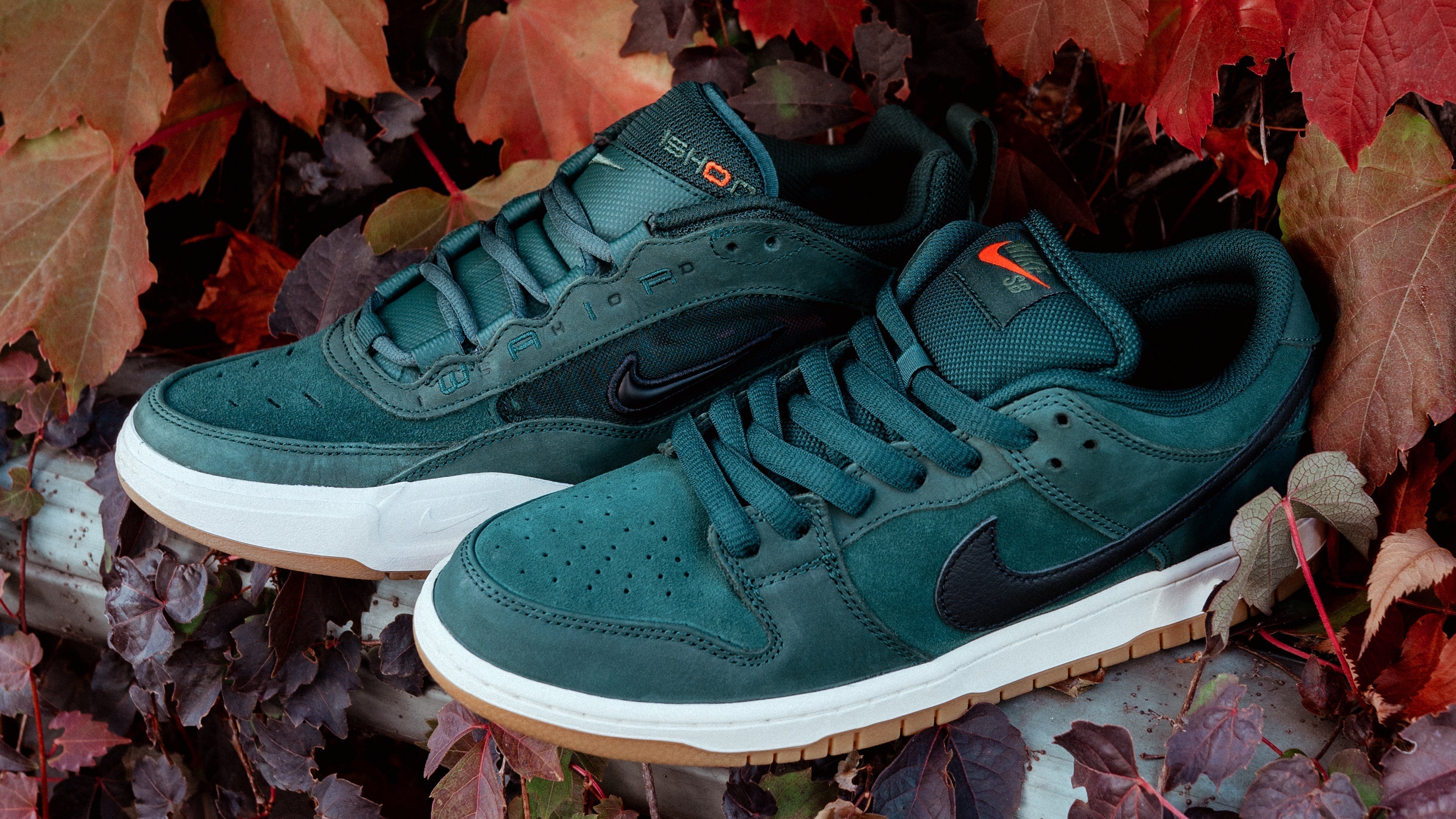 NIKE SB | ナイキ スケートボ ーディングのTACTICSコレクションバナー