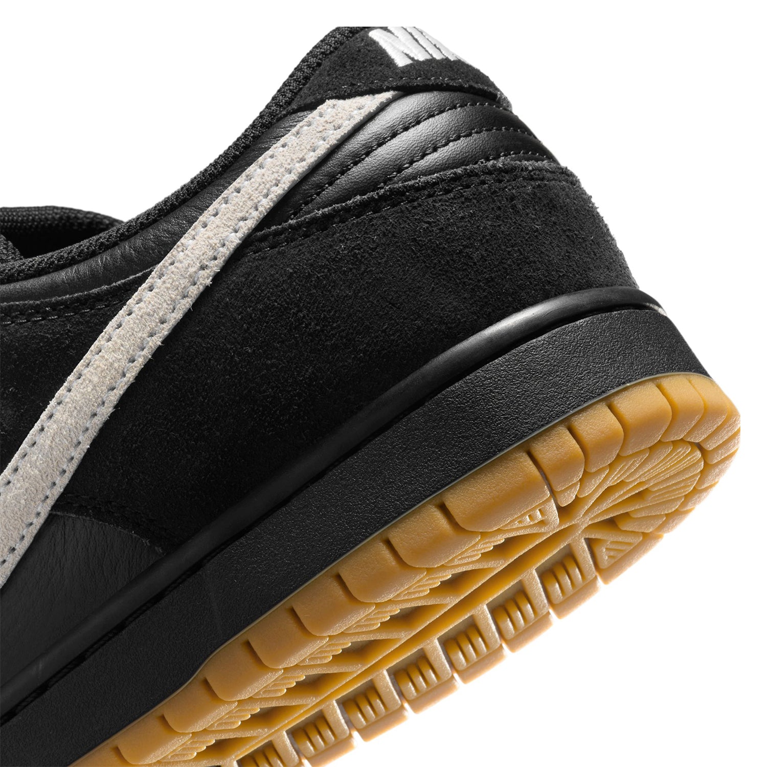 NIKE SB(ナイキ スケートボーディング)| NIKE SB DUNK LOW PRO / BLACK/BLACK/GUM LIGHT BROWN/WHITE | スノーボード・スケートボードのTACTICS JAPAN