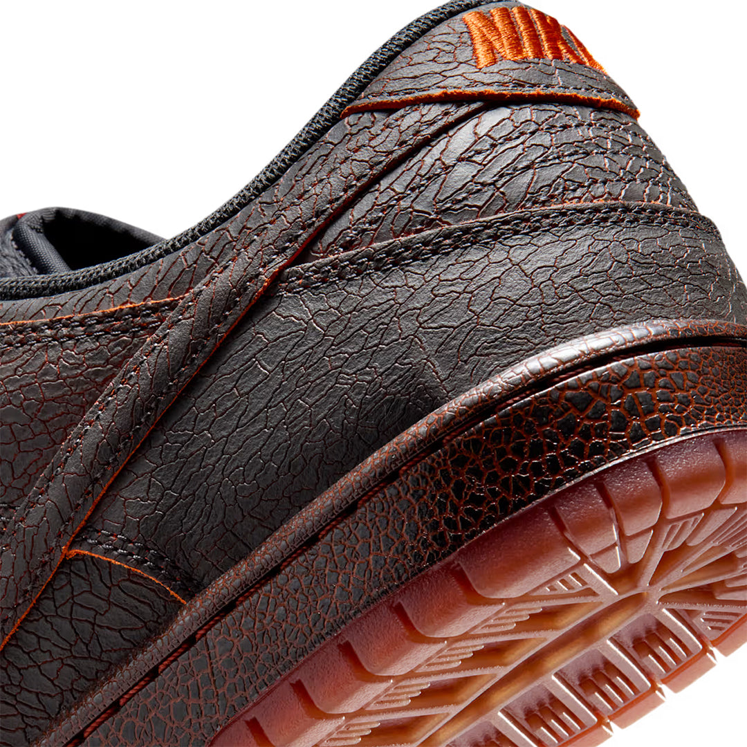 NIKE SB DUNK LOW PRO PRM “Krampus”