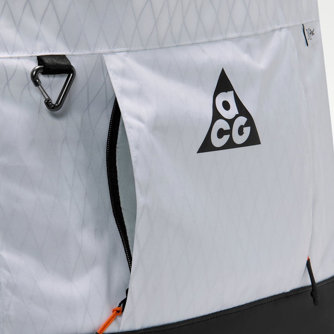 NIKE ACG(ナイキ エーシージー)| NIKE ACG GEAR TOTE BAG / WHITE/BLACK/BLACK | スノーボード・スケートボードのTACTICS JAPAN