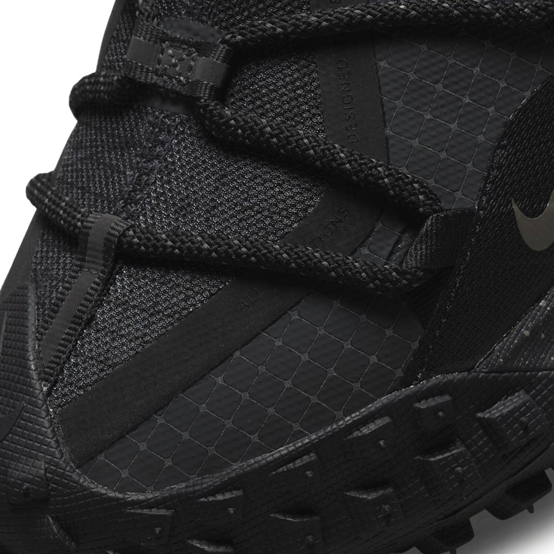 NIKE ACG(ナイキ エーシージ)| NIKE ACG MOUNTAIN FLY LOW GORE-TEX SE / DARK SMOKE GREY | スノーボード・スケートボードのTACTICS JAPAN