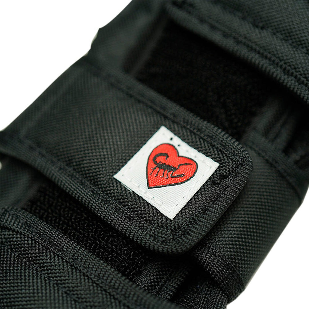 BULLET(バレット)| ADULT PAD SETS | スノーボード・スケートボードのTACTICS JAPAN