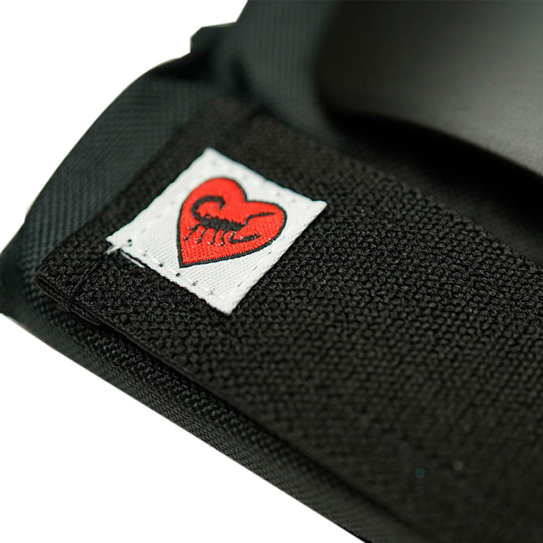 BULLET(バレット)| ADULT PAD SETS | スノーボード・スケートボードのTACTICS JAPAN