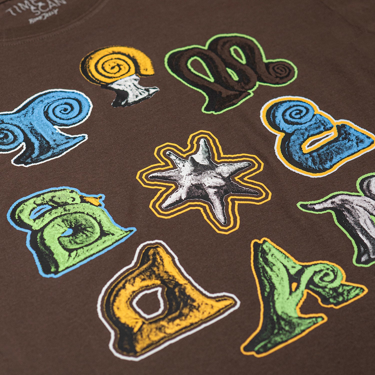 TIMESCAN(タイムスキャン)| ARTIFACTS T-SHIRT / BROWN | スノーボード・スケートボードのTACTICS JAPAN