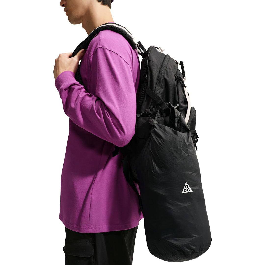 NIKE ACG(ナイキ エーシージー)| NIKE ACG WHISPERING PEAKS THERMA-FIT ADV JACKET / BLACK/SUMMIT WHITE | スノーボード・スケートボードのTACTICS JAPAN