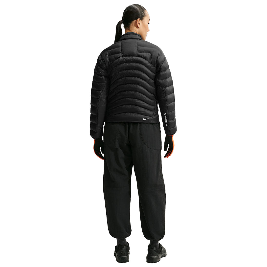 NIKE ACG(ナイキ エーシージー)| NIKE ACG WOMEN'S ACG LAVA FLOW THERMA-FIT ADV JACKET / BLACK/SUMMIT WHITE | スノーボード・スケートボードのTACTICS JAPAN