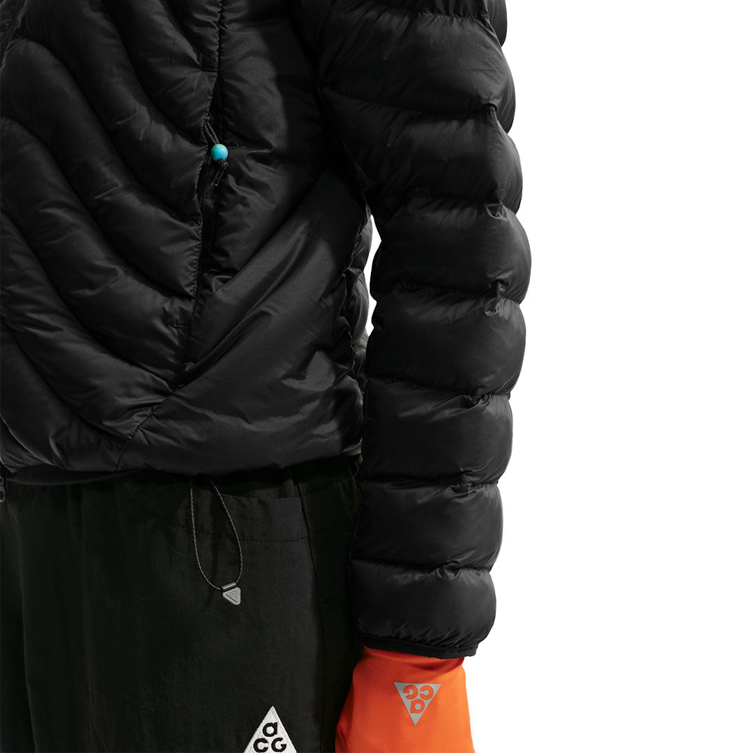 NIKE ACG(ナイキ エーシージー)| NIKE ACG WOMEN'S ACG LAVA FLOW THERMA-FIT ADV JACKET / BLACK/SUMMIT WHITE | スノーボード・スケートボードのTACTICS JAPAN