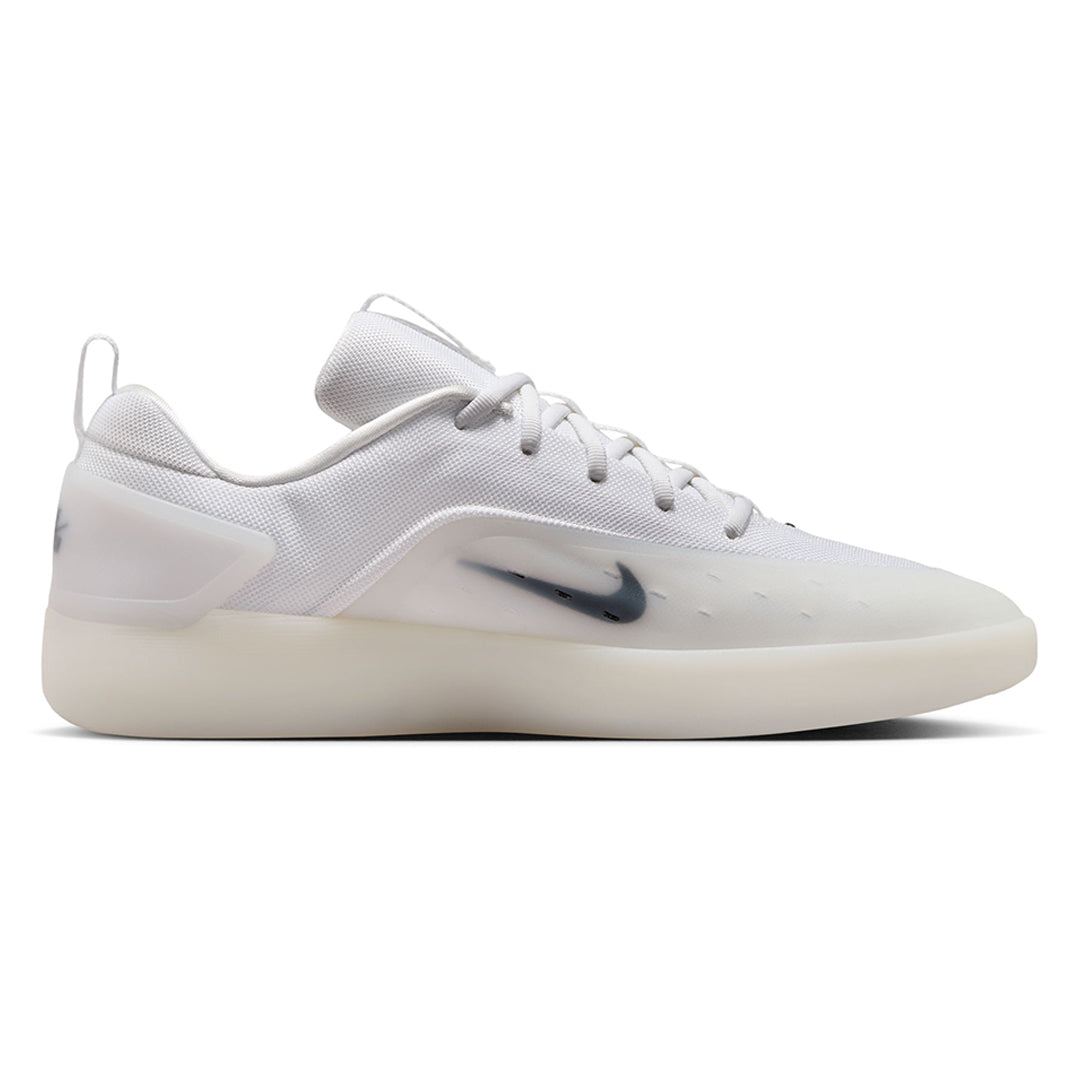 NIKE SB(ナイキ スケートボーディング)| NIKE SB ZOOM NYJAH 4 / WHITE/WHITE/BLACK/BLACK | スノーボード・スケートボードのTACTICS JAPAN