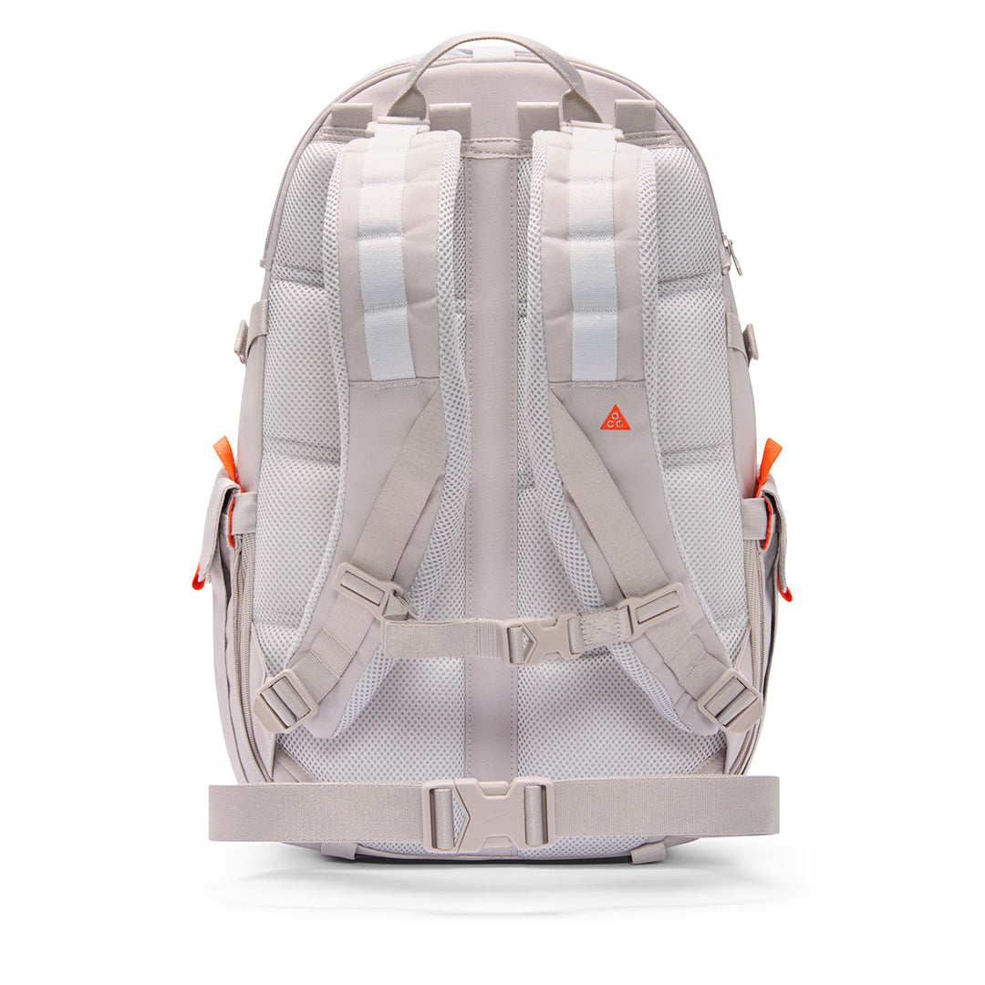 NIKE ACG DAYMAX BACKPACK 25L / COLLEGE GREY/GREY FOG/SAFETY ORANGE