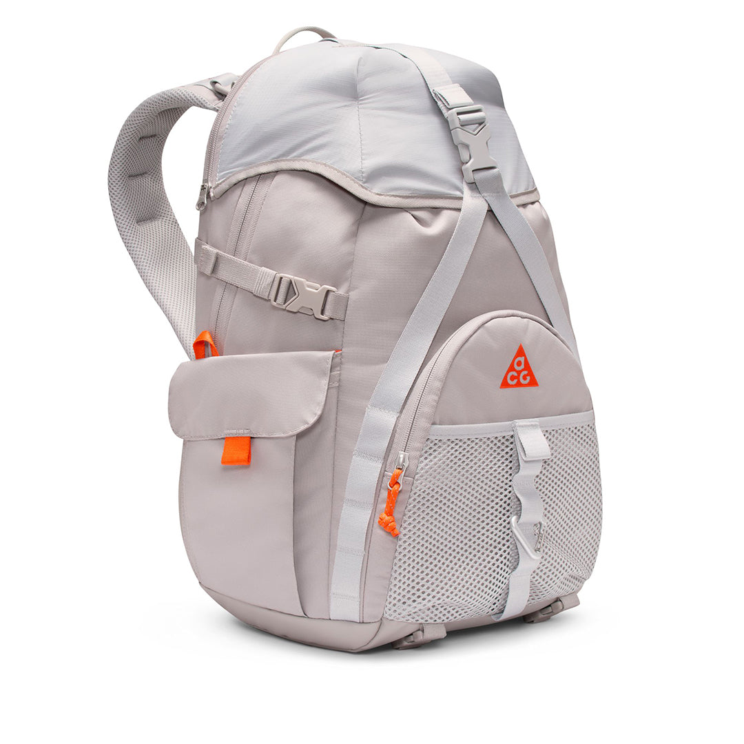 NIKE ACG DAYMAX BACKPACK 25L / COLLEGE GREY/GREY FOG/SAFETY ORANGE