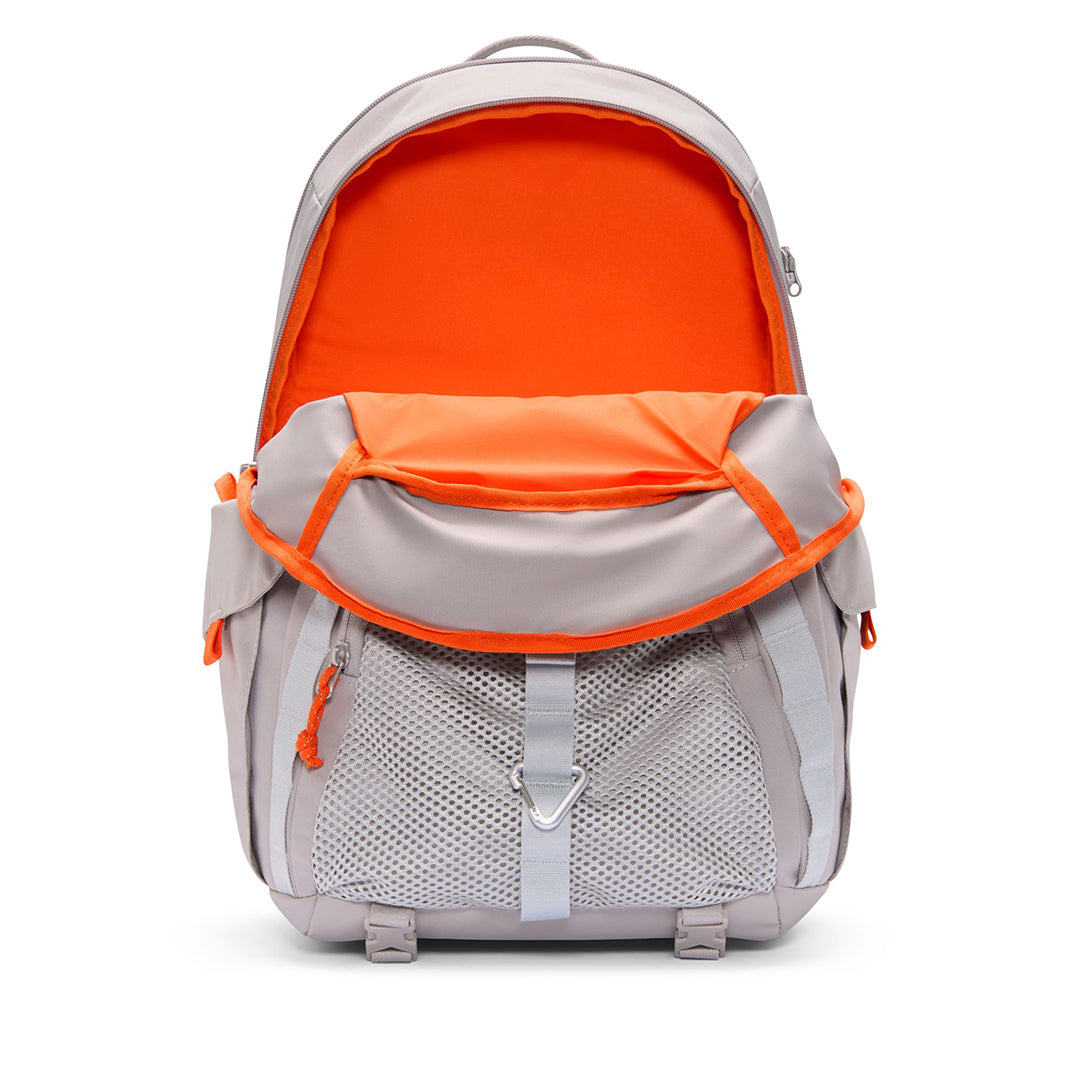 NIKE ACG DAYMAX BACKPACK 25L / COLLEGE GREY/GREY FOG/SAFETY ORANGE