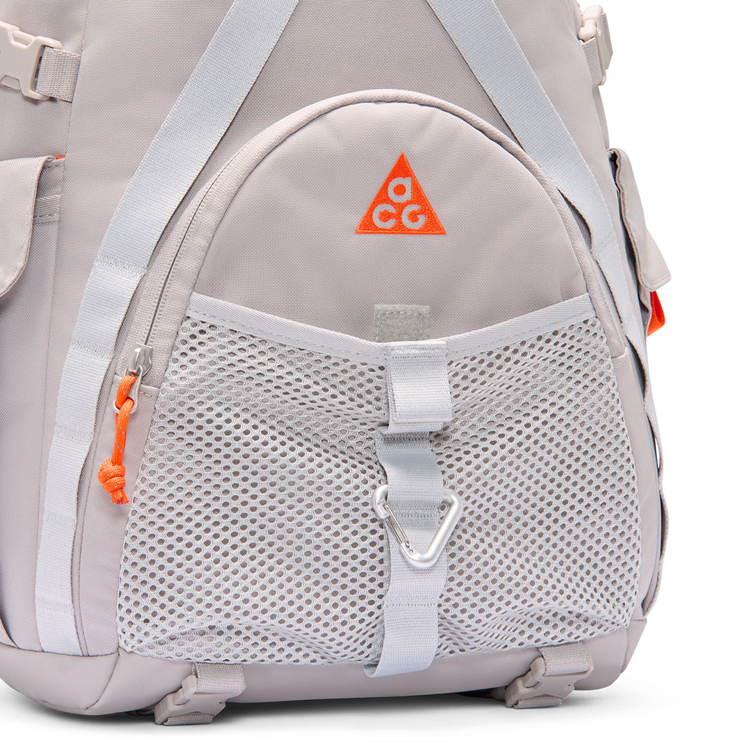 NIKE ACG DAYMAX BACKPACK 25L / COLLEGE GREY/GREY FOG/SAFETY ORANGE