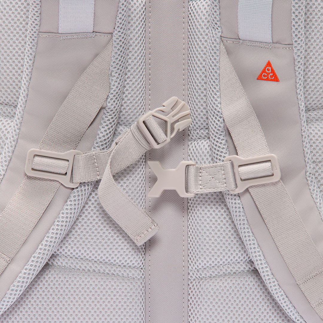 NIKE ACG DAYMAX BACKPACK 25L / COLLEGE GREY/GREY FOG/SAFETY ORANGE