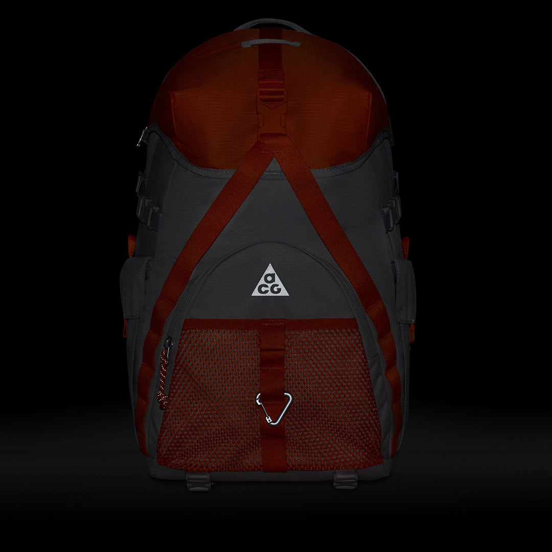 NIKE ACG DAYMAX BACKPACK 25L / COLLEGE GREY/GREY FOG/SAFETY ORANGE