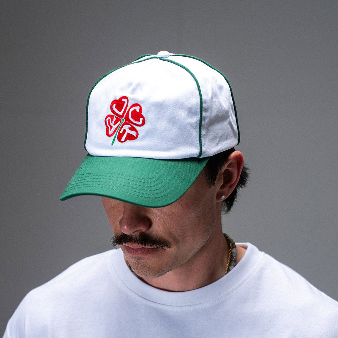 JACKER(ジャッカー)| CLOVER SNAPBACK 5 PANEL / WHITE/GREEN | スノーボード・スケートボードのTACTICS JAPAN