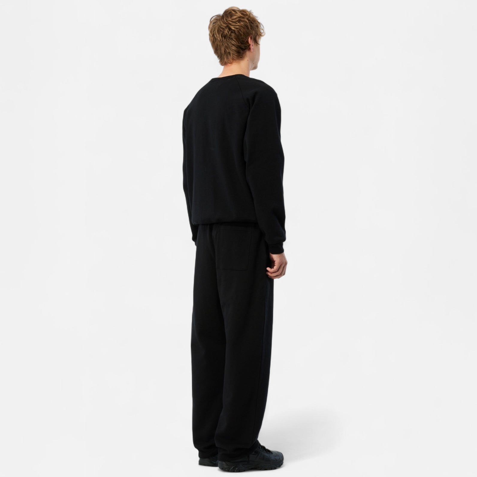 DIME MTL(ダイム モントリオール)| CURSIVE SMALL LOGO CREWNECK / BLACK | スケートボード・スノーボードのTACTICS JAPAN