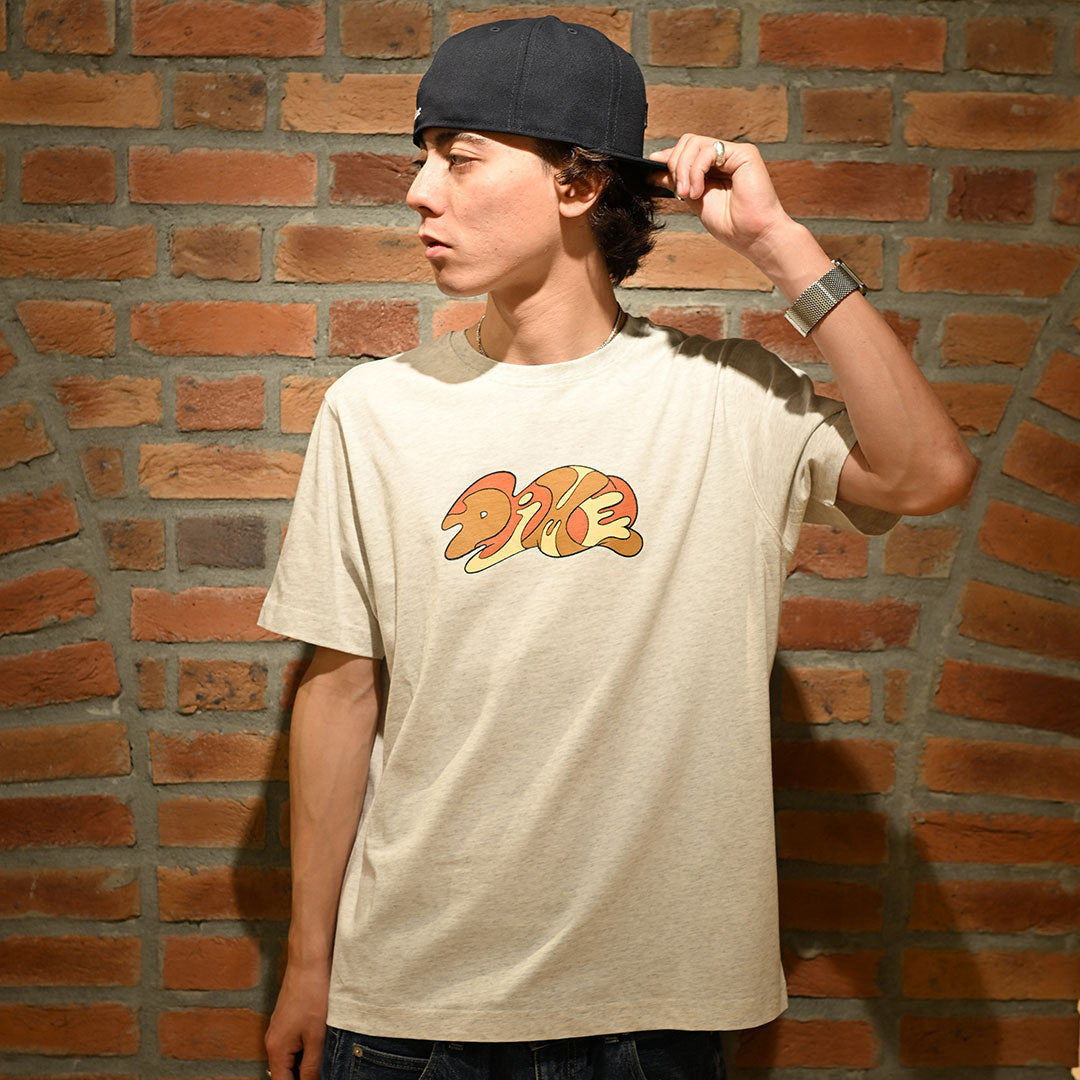 DIME MTL(ダイム モントリオール)| MURAL T-SHIRT / ASH | スノーボード・スケートボードのTACTICS JAPAN