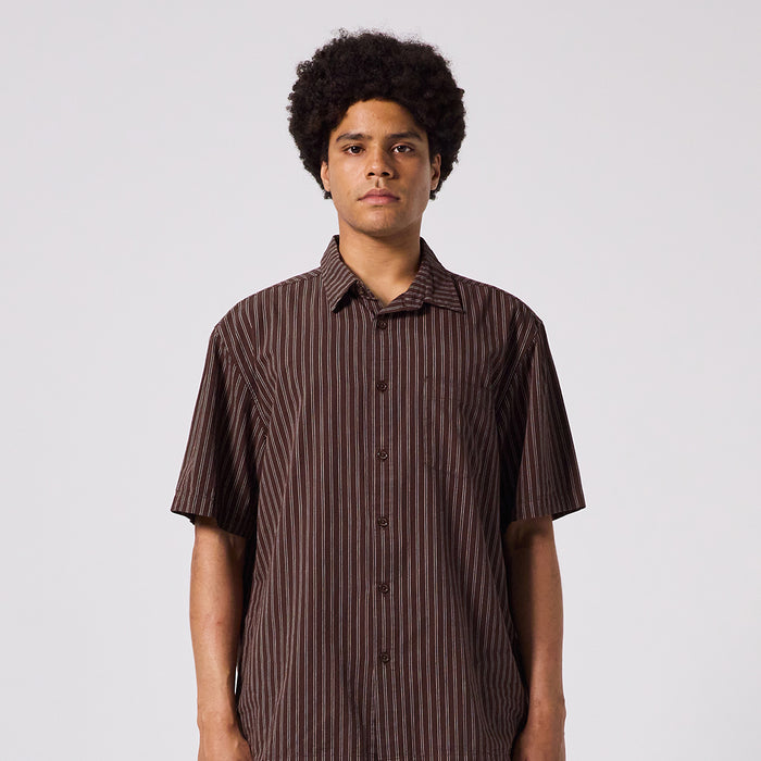 FORMER(フォーマー)| REYNOLDS STRIPE SS SHIRT | スノーボード・スケートボードのTACTICS JAPAN