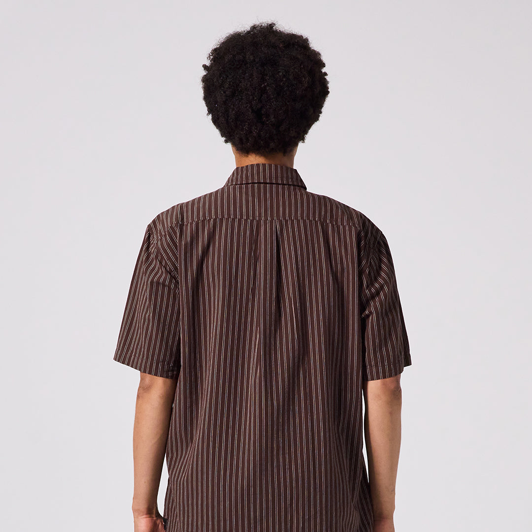 FORMER(フォーマー)| REYNOLDS STRIPE SS SHIRT | スノーボード・スケートボードのTACTICS JAPAN