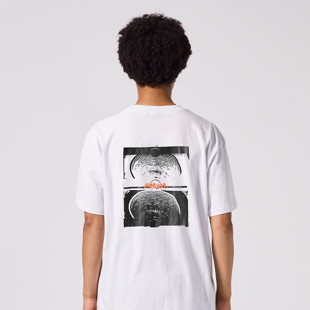 FORMER(フォーマー)| DROID CRUX T-SHIRT / OYSTER | スノーボード・スケートボードのTACTICS JAPAN