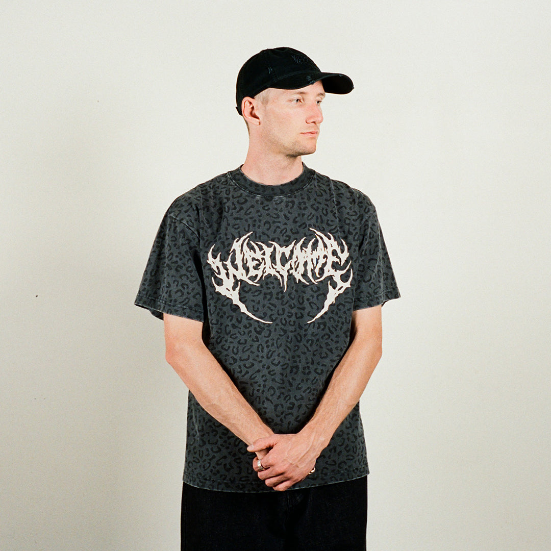 WELCOME SKATEBOARDS(ウェルカム スケートボード)| FANG BOXY GARMENT-DYED PRINTED TEE / VINTAGE BLACK/LEOPARD PRINT | スノーボード・スケートボードのTACTICS JAPAN