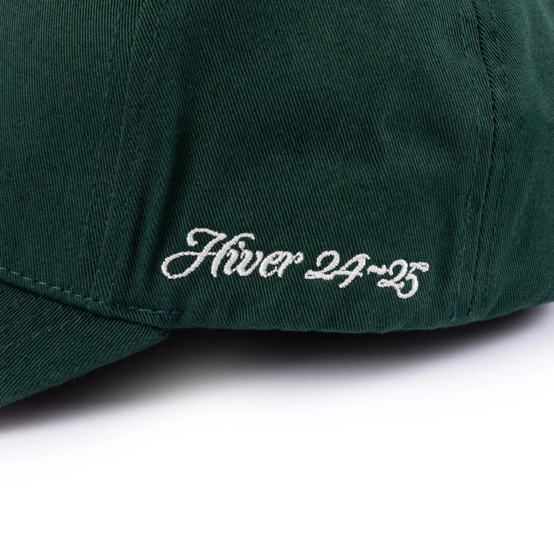 CURSIVE D FULL FIT CAP / GREEN