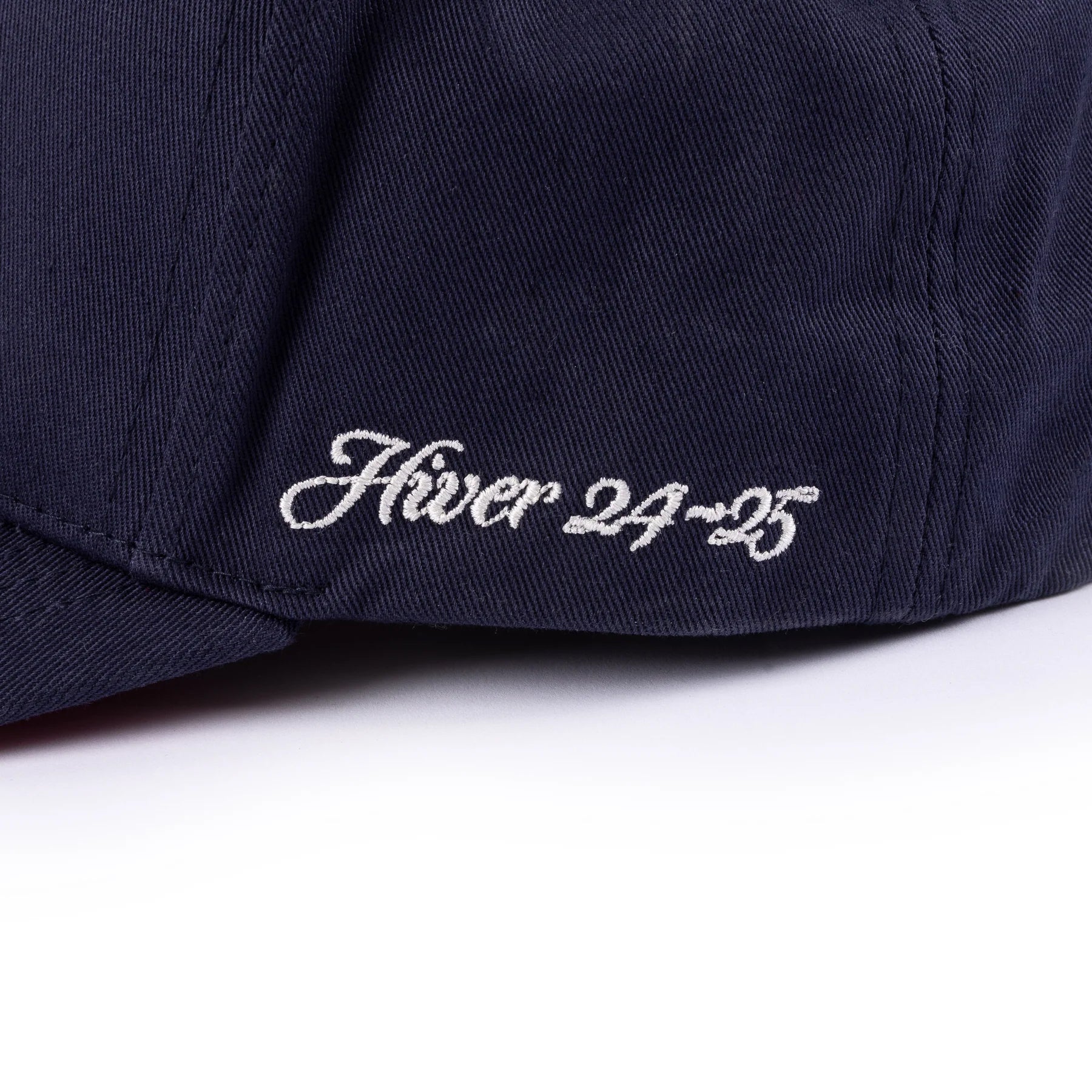 CURSIVE D FULL FIT CAP / NAVY