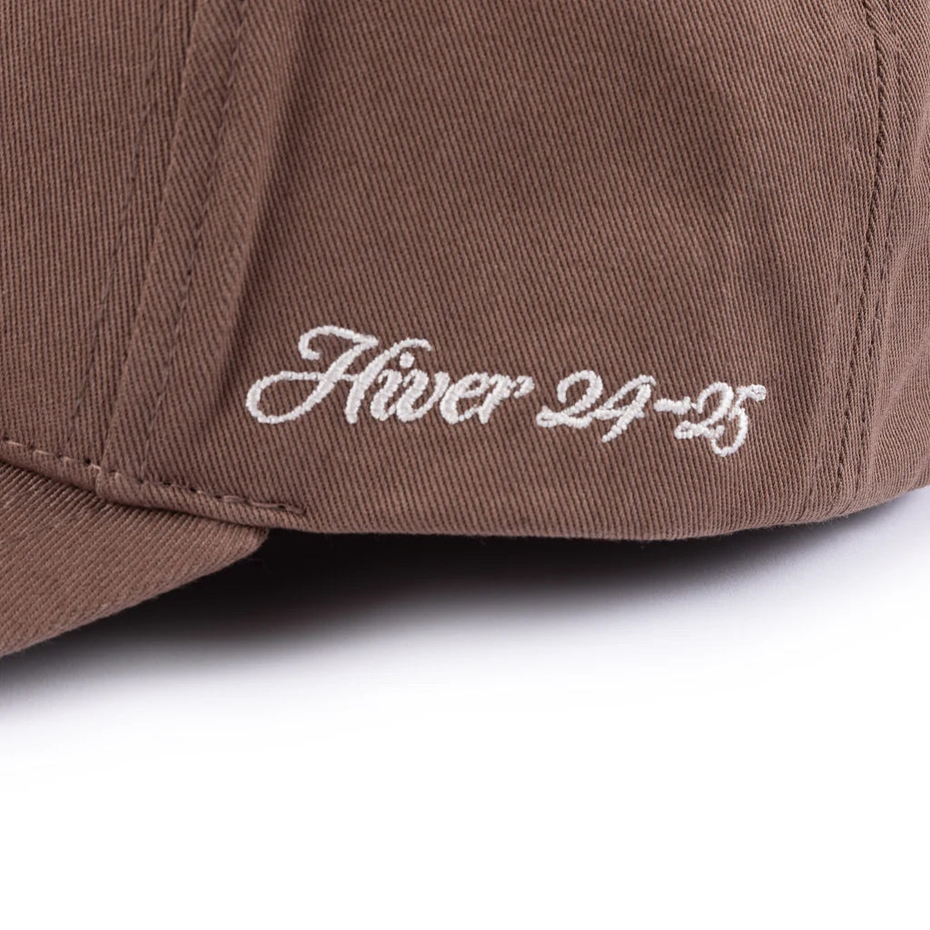 CURSIVE D FULL FIT CAP / TAN