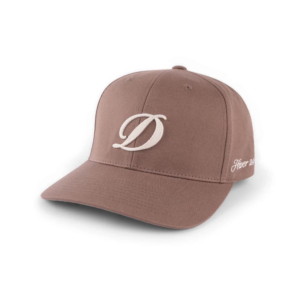 CURSIVE D FULL FIT CAP / TAN
