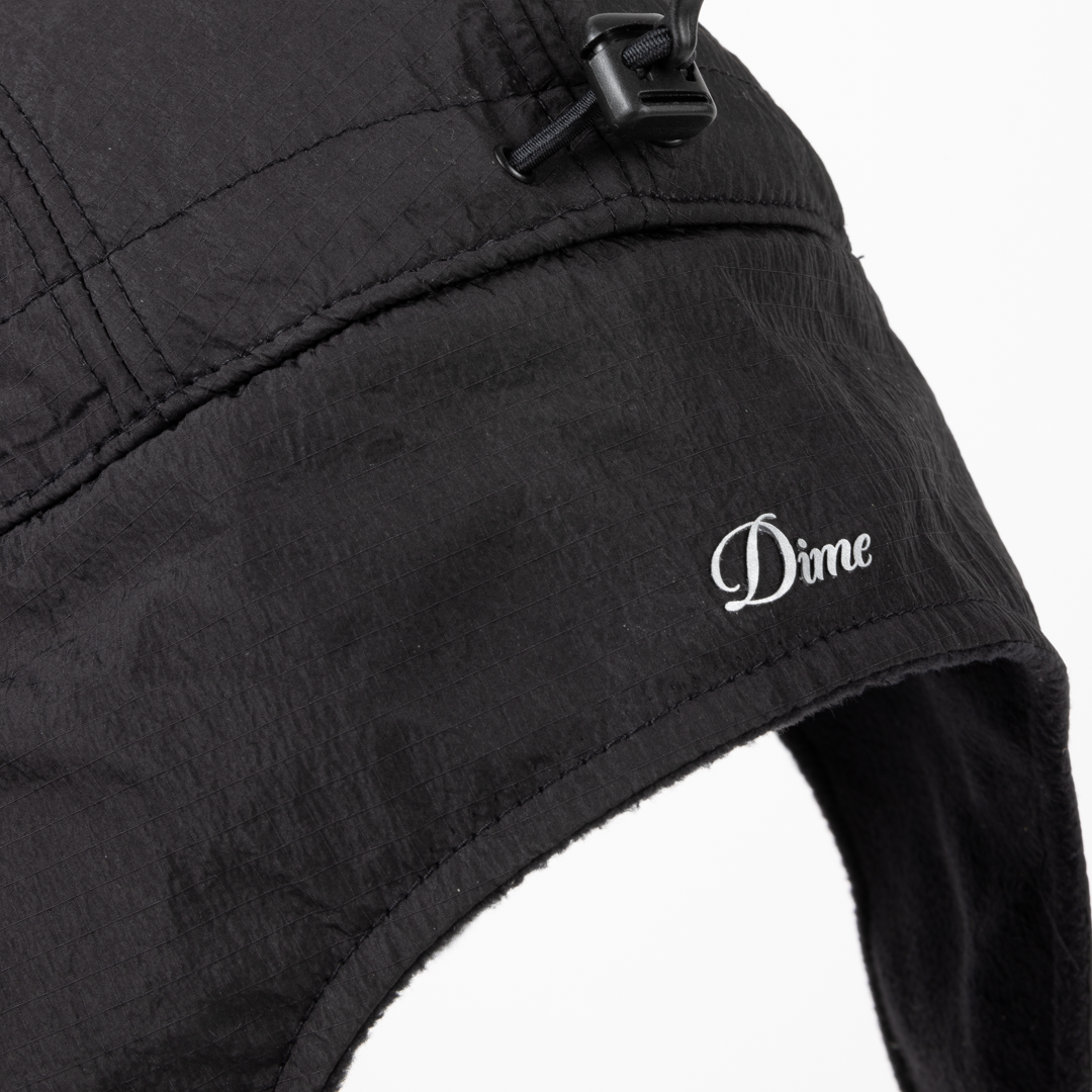 DIME MTL(ダイム モントリオール)| CURSIVE EARFLAP CAP / BLACK | スケートボード・スノーボードのTACTICS JAPAN