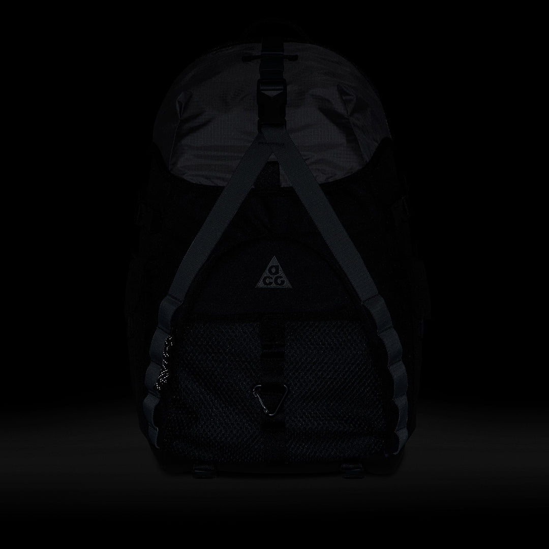 NIKE ACG(ナイキ オールコンディションズギア)| NIKE ACG DAYMAX BACKPACK 25L | スノーボード・スケートボードのTACTICS JAPAN