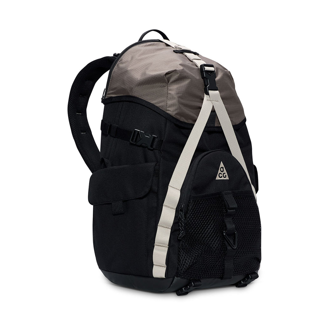 NIKE ACG(ナイキ オールコンディションズギア)| NIKE ACG DAYMAX BACKPACK 25L | スノーボード・スケートボードのTACTICS JAPAN