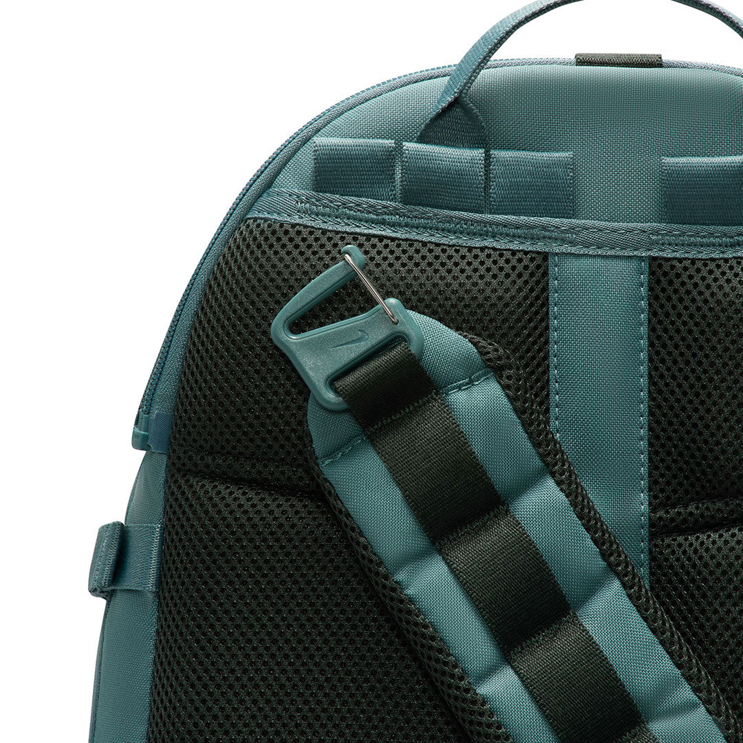NIKE ACG(ナイキ エーシージー)| NIKE ACG DAYMAX BACKPACK 25L / MINERAL SLATE/BLACK SPRUCE/BALTIC BLUE | スノーボード・スケートボードのTACTICS JAPAN
