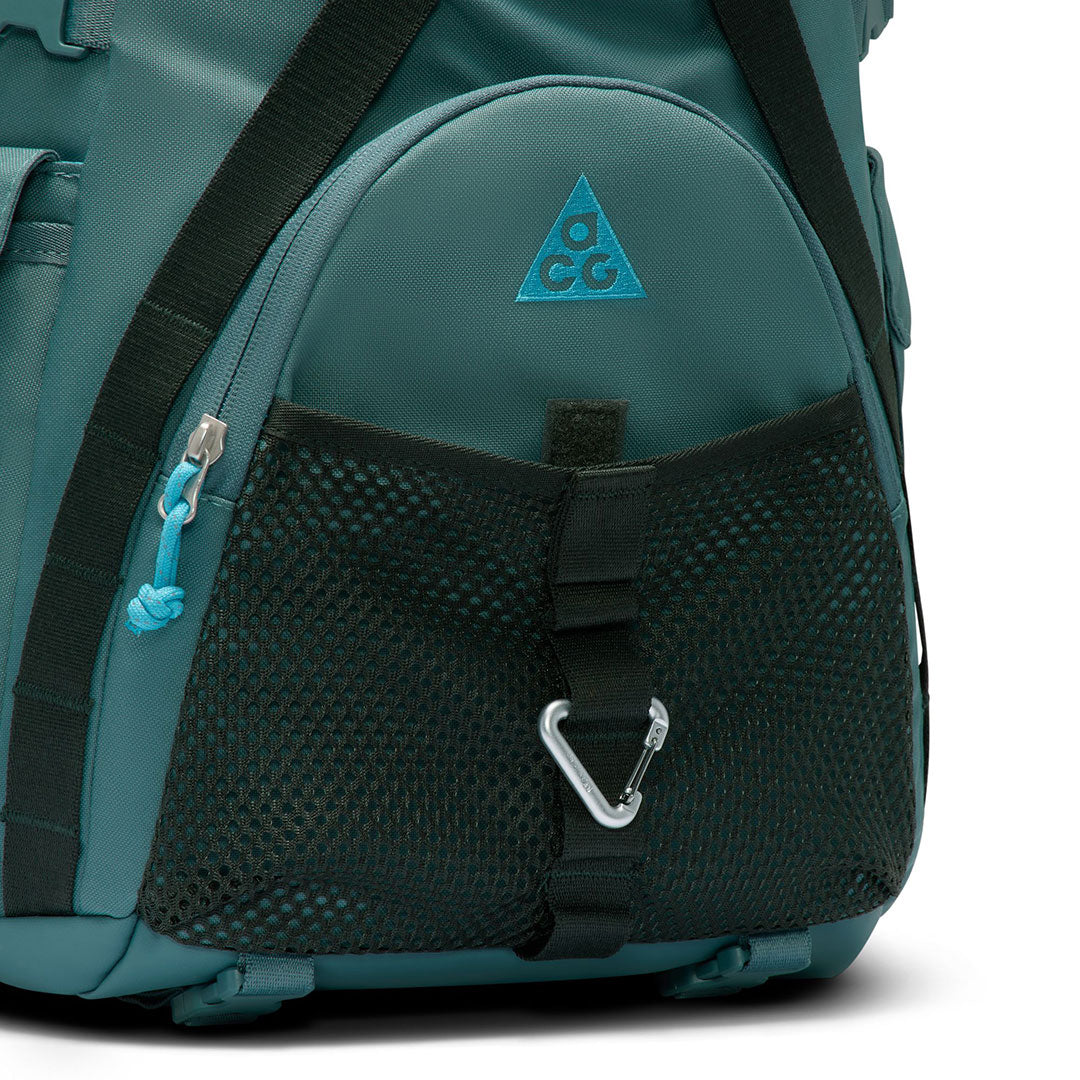 NIKE ACG(ナイキ エーシージー)| NIKE ACG DAYMAX BACKPACK 25L / MINERAL SLATE/BLACK SPRUCE/BALTIC BLUE | スノーボード・スケートボードのTACTICS JAPAN