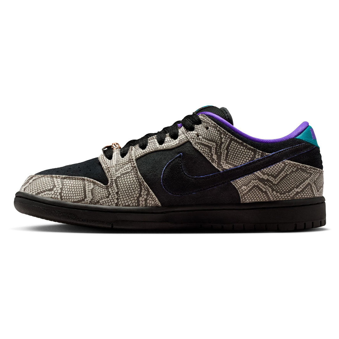 NIKE SB(ナイキ スケートボーディング)| NIKE SB DUNK LOW PRO QS "DASHAWN JORDAN" | スノーボード・スケートボードのTACTICS JAPAN