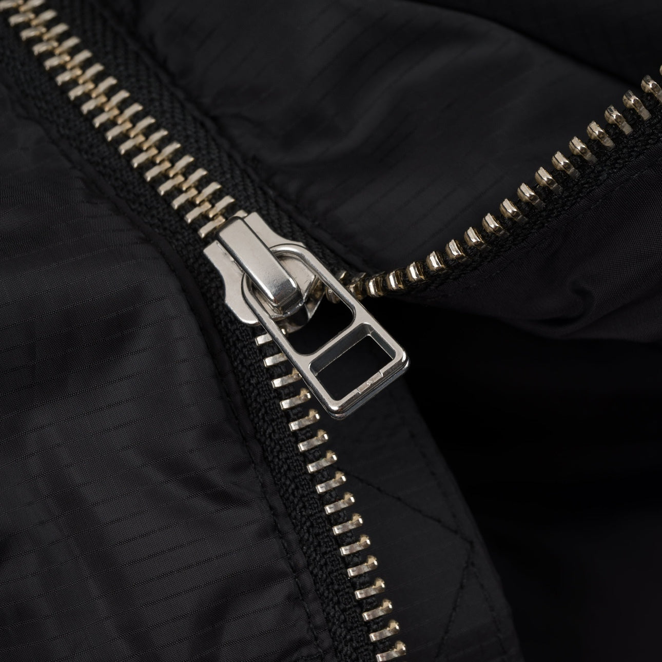 SOUVENIR SNOWBOARDING (スーベニア スノーボーディング)| EVERYDAY PUFFER 2026 / BLACK | スノーボード・スケートボードのTACTICS JAPAN