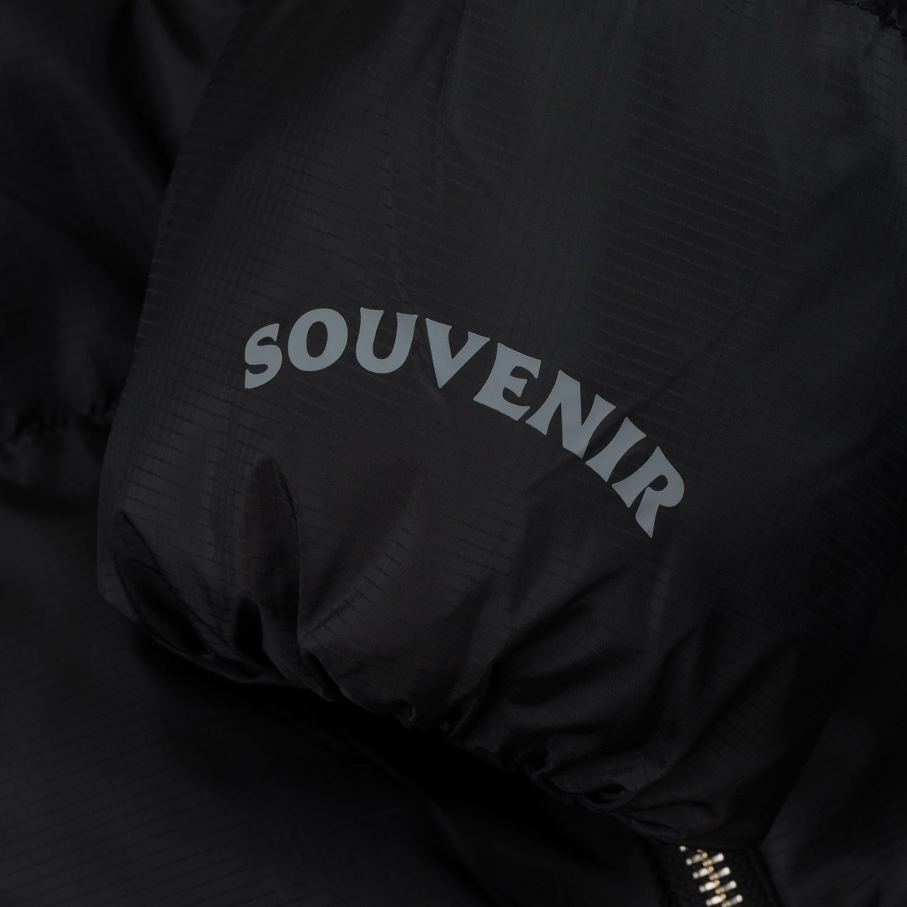 SOUVENIR SNOWBOARDING (スーベニア スノーボーディング)| EVERYDAY PUFFER 2026 / BLACK | スノーボード・スケートボードのTACTICS JAPAN