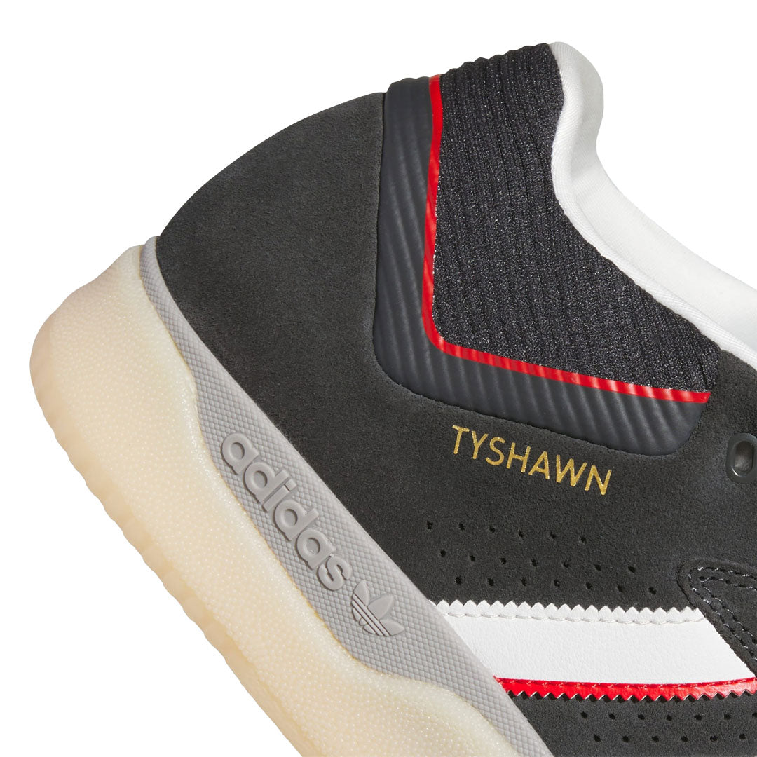 ADIDAS SKATEBOARDING(アディダス スケートボーディング)| TYSHAWN / CARBON/CRYSTAL WHITE/BETTER SCARLET | スノーボード・スケートボードのTACTICS JAPAN