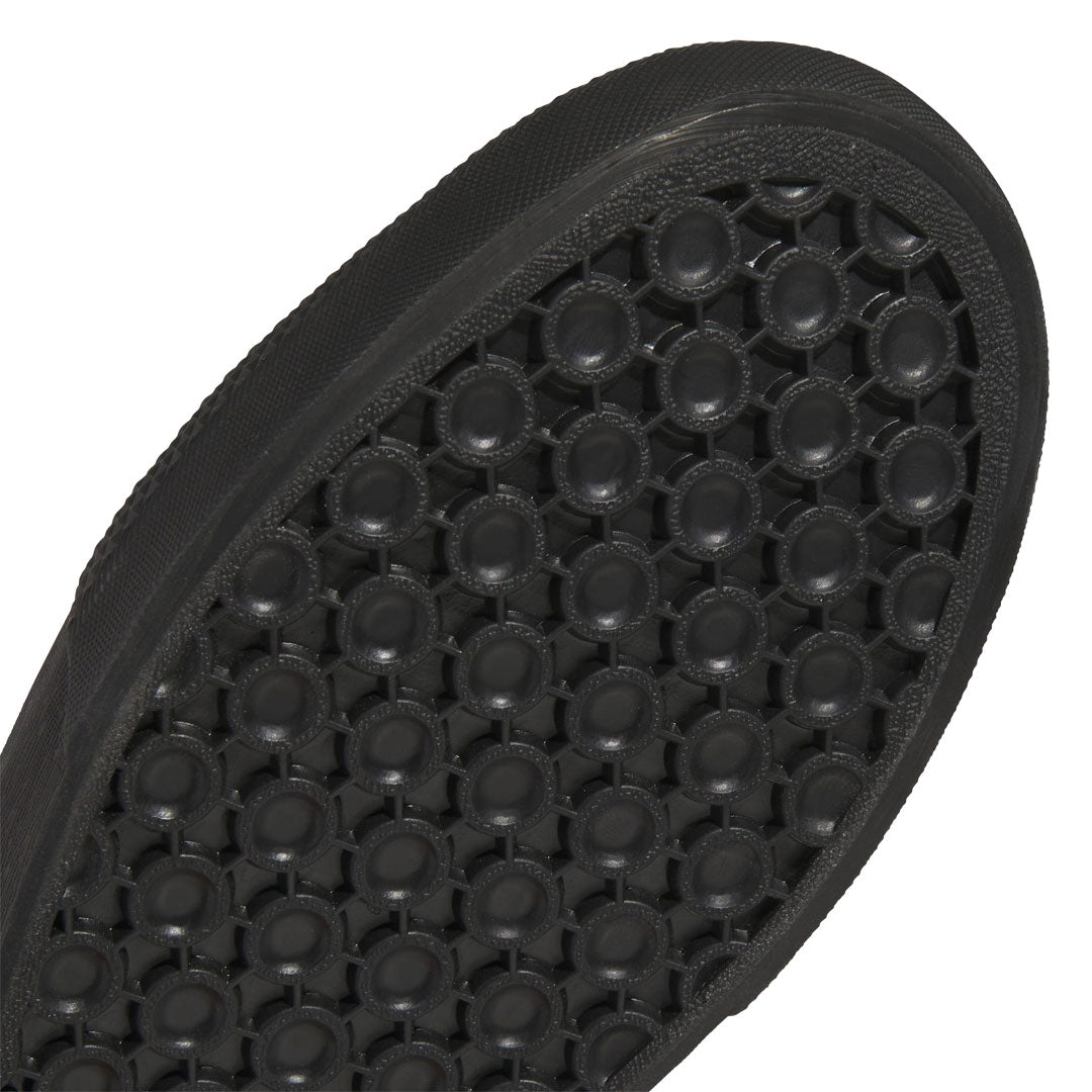 ADIDAS SKATEBOARDING(アディダス スケートボーディング)| SHMOOFOIL SLIP / CORE BLACK/GREY FOUR/CORE BLACK | スノーボード・スケートボードのTACTICS JAPAN