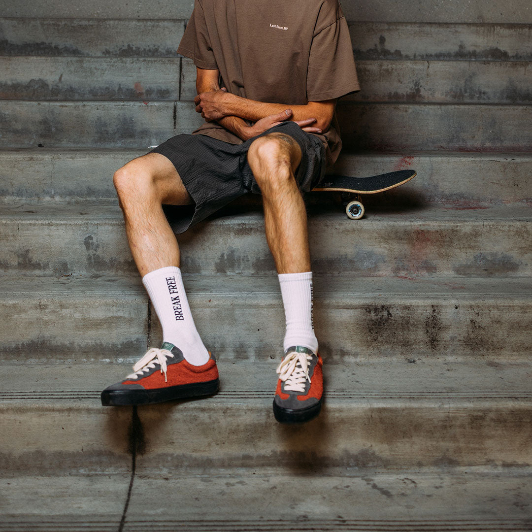 LAST RESORT AB(ラストリゾート エービー)| VM004 MILIC / RED CLAY/GREY/BLACK | スノーボード・スケートボードのTACTICS JAPAN