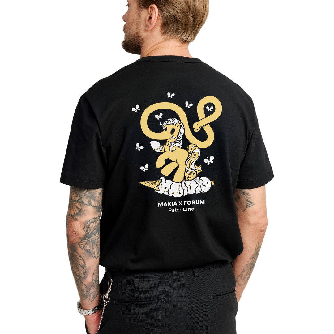 FORUM SNOWBOARDS(フォーラム スノーボード)| MAKIA X FORUM PETER T-SHIRT / BLACK | スノーボード・スケートボードのTACTICS JAPAN