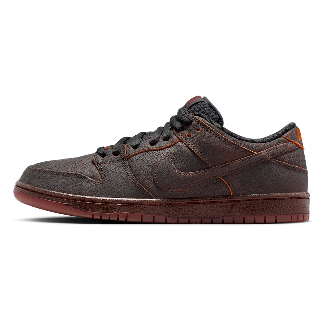 NIKE SB(ナイキ スケートボーディング)| NIKE SB DUNK LOW PRO PREMIUM “Krampus” / DARK SMOKE GREY/BLACK/CINNAMON/CAMPFIRE ORANGE | スノーボード・スケートボードのTACTICS JAPAN