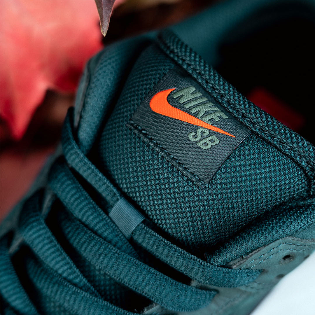 NIKE SB(ナイキ スケートボーディング)| NIKE SB DUNK LOW PRO ISO “DEEP FIR” | スノーボード・スケートボードのTACTICS JAPAN