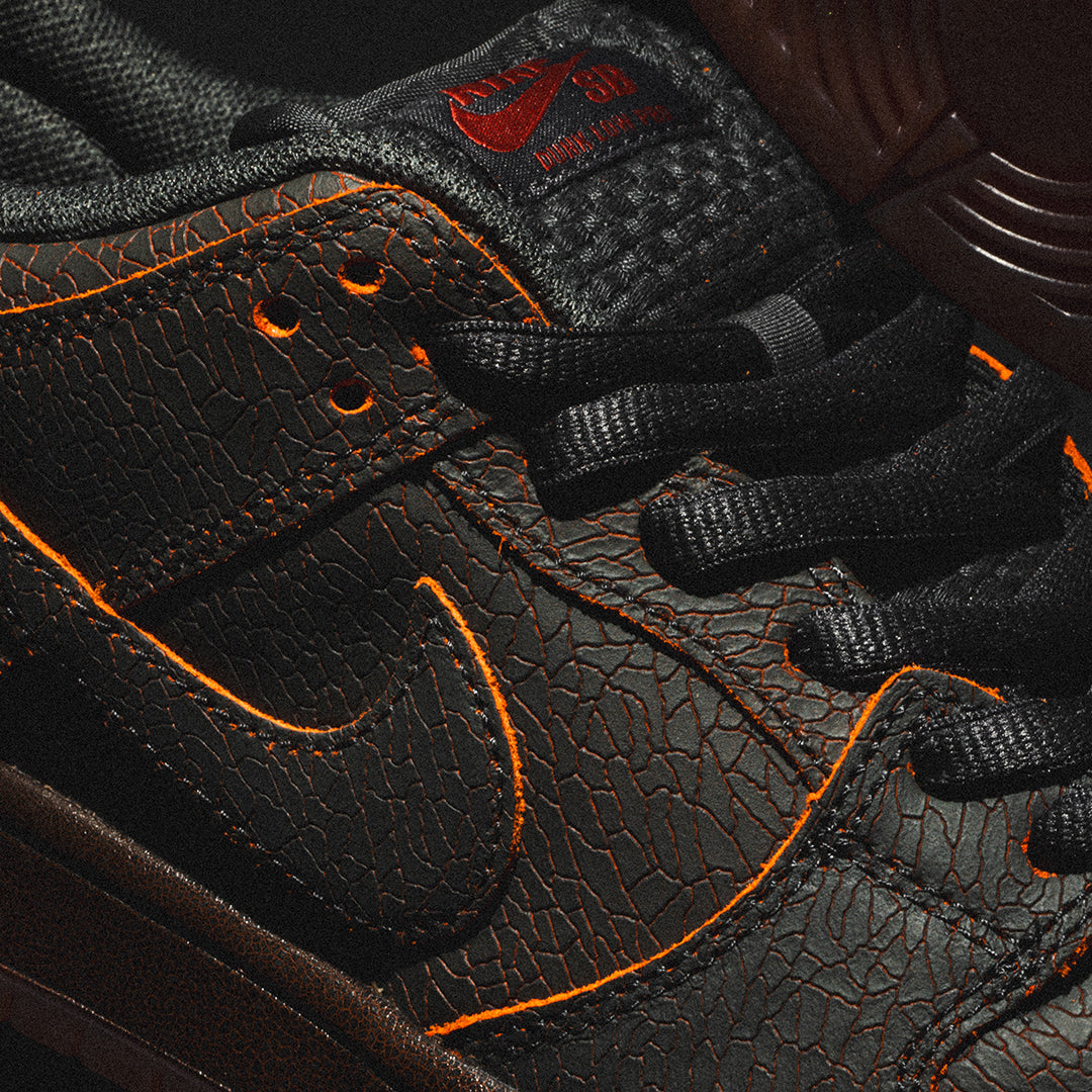 NIKE SB DUNK LOW PRO PRM “Krampus”
