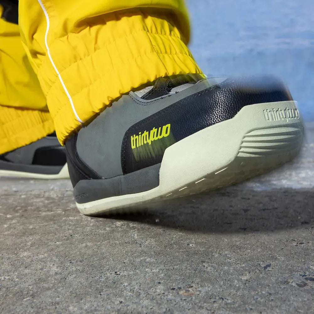 thirtytwo(サーティー ツー)| JP WALKER FORUM PRO 25 | スノーボード・スケートボードのTACTICS JAPAN