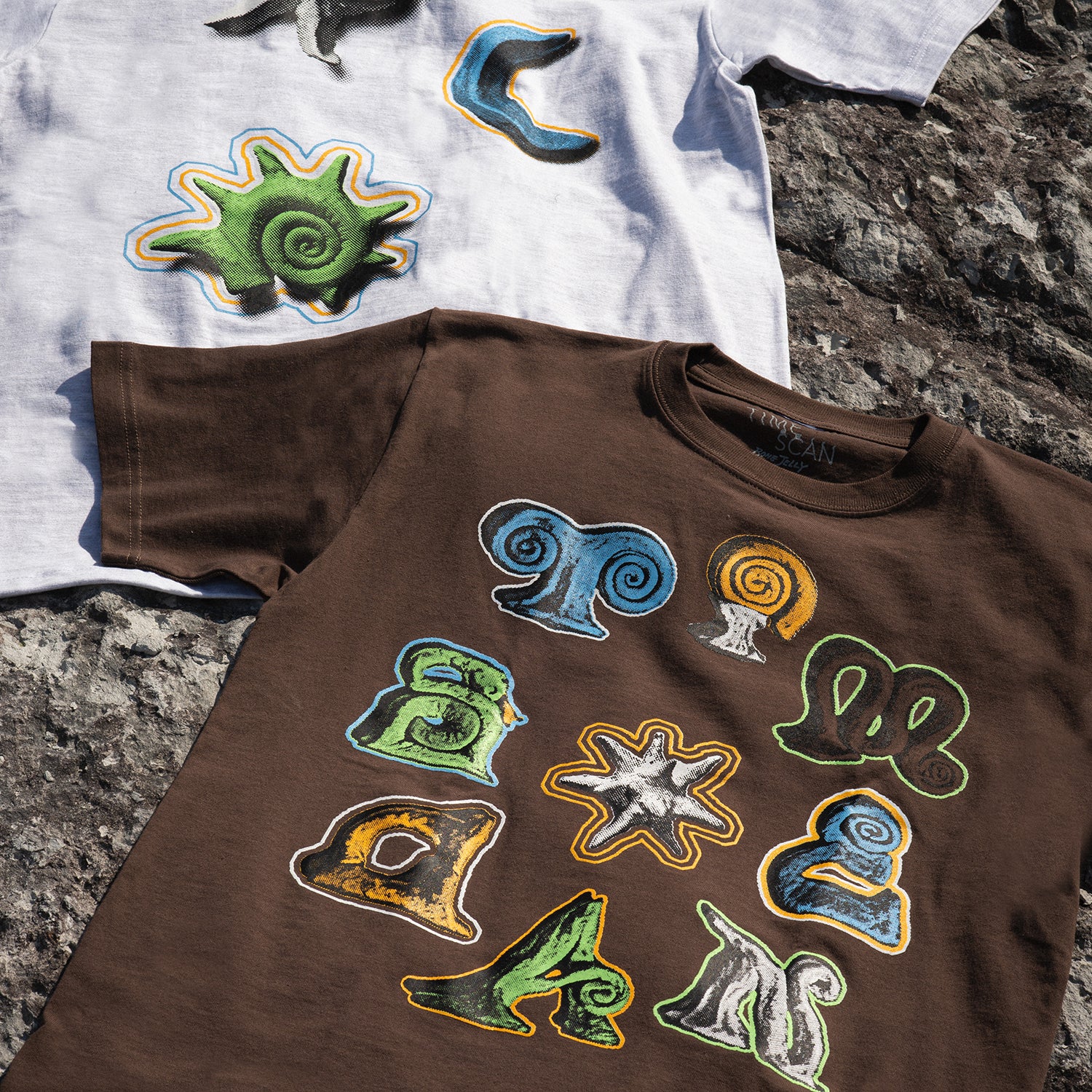TIMESCAN(タイムスキャン)| ARTIFACTS T-SHIRT / BROWN | スノーボード・スケートボードのTACTICS JAPAN