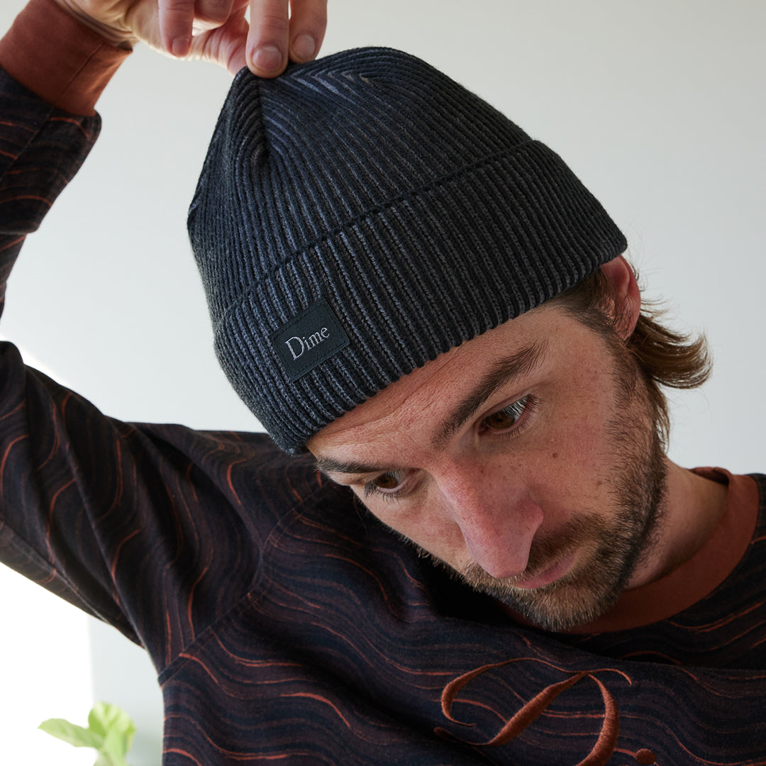 DIME MTL(ダイム モントリオール)| CLASSIC RIB BEANIE / BLACK / CHARCOAL | スノーボード・スケートボードのTACTICS JAPAN