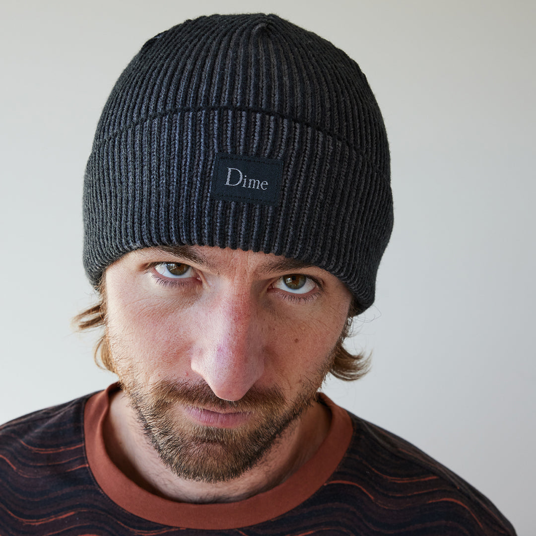 DIME MTL(ダイム モントリオール)| CLASSIC RIB BEANIE / BLACK / CHARCOAL | スノーボード・スケートボードのTACTICS JAPAN