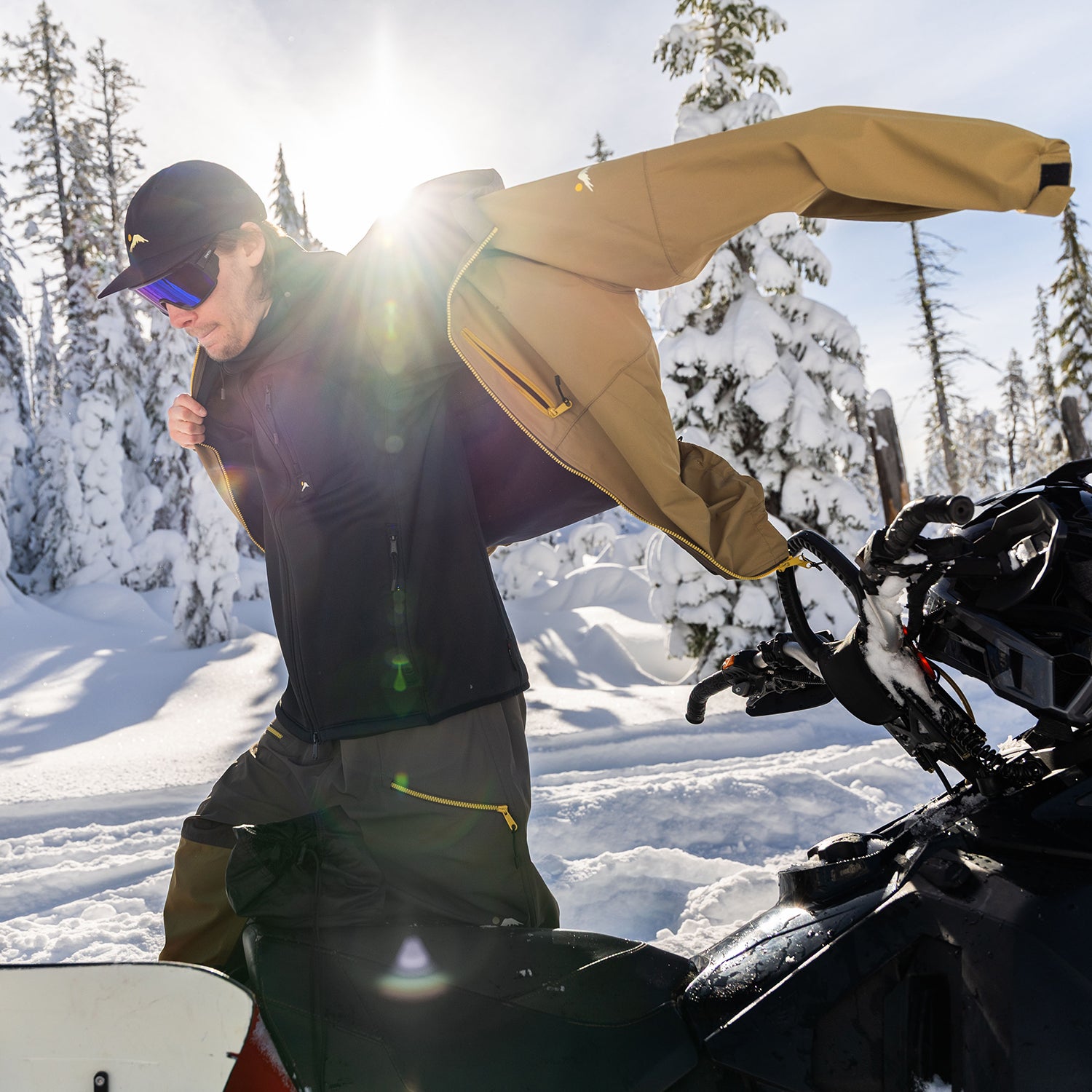 CASCADIA POLARTEC MICROGRID ZIP HOODIE / BLACK
