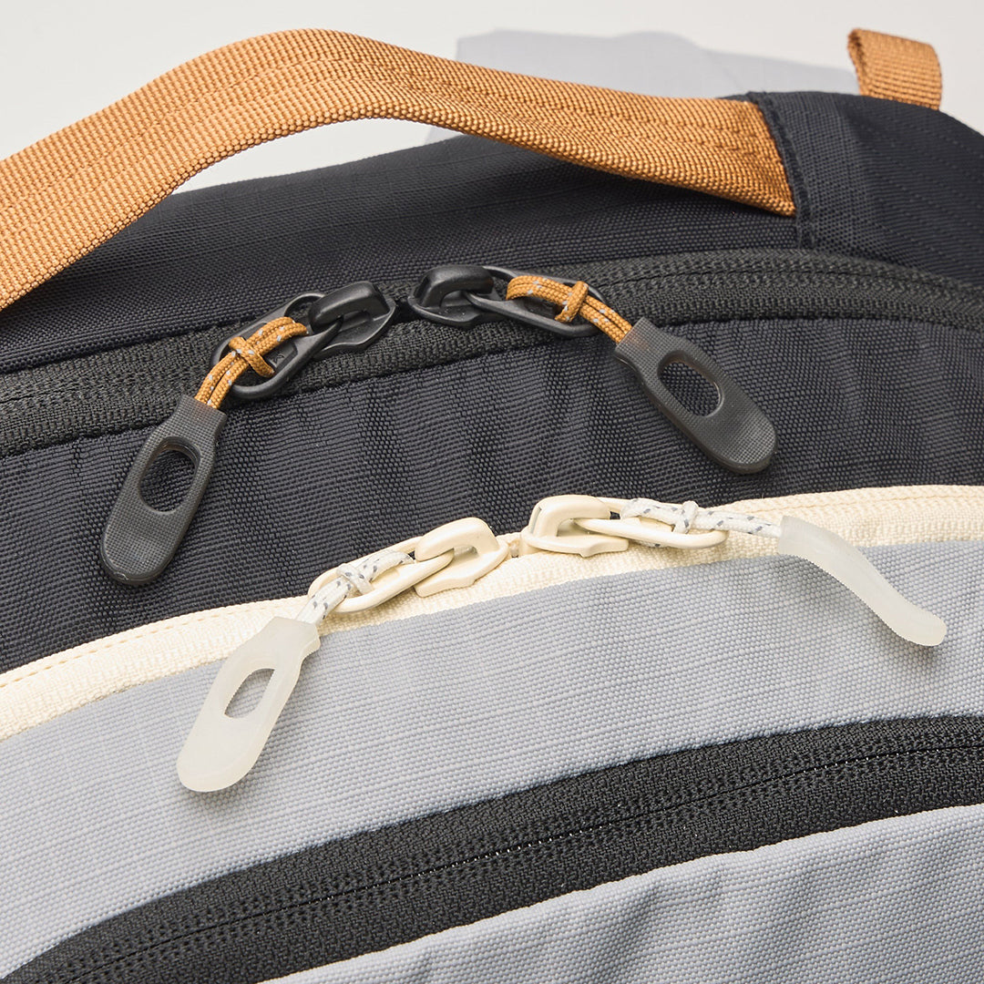 DAKINE(ダカイン)| TEAM POACHER BACKPACK 22L 2026 / RED GERARD | スノーボード・スケートボードのTACTICS JAPAN